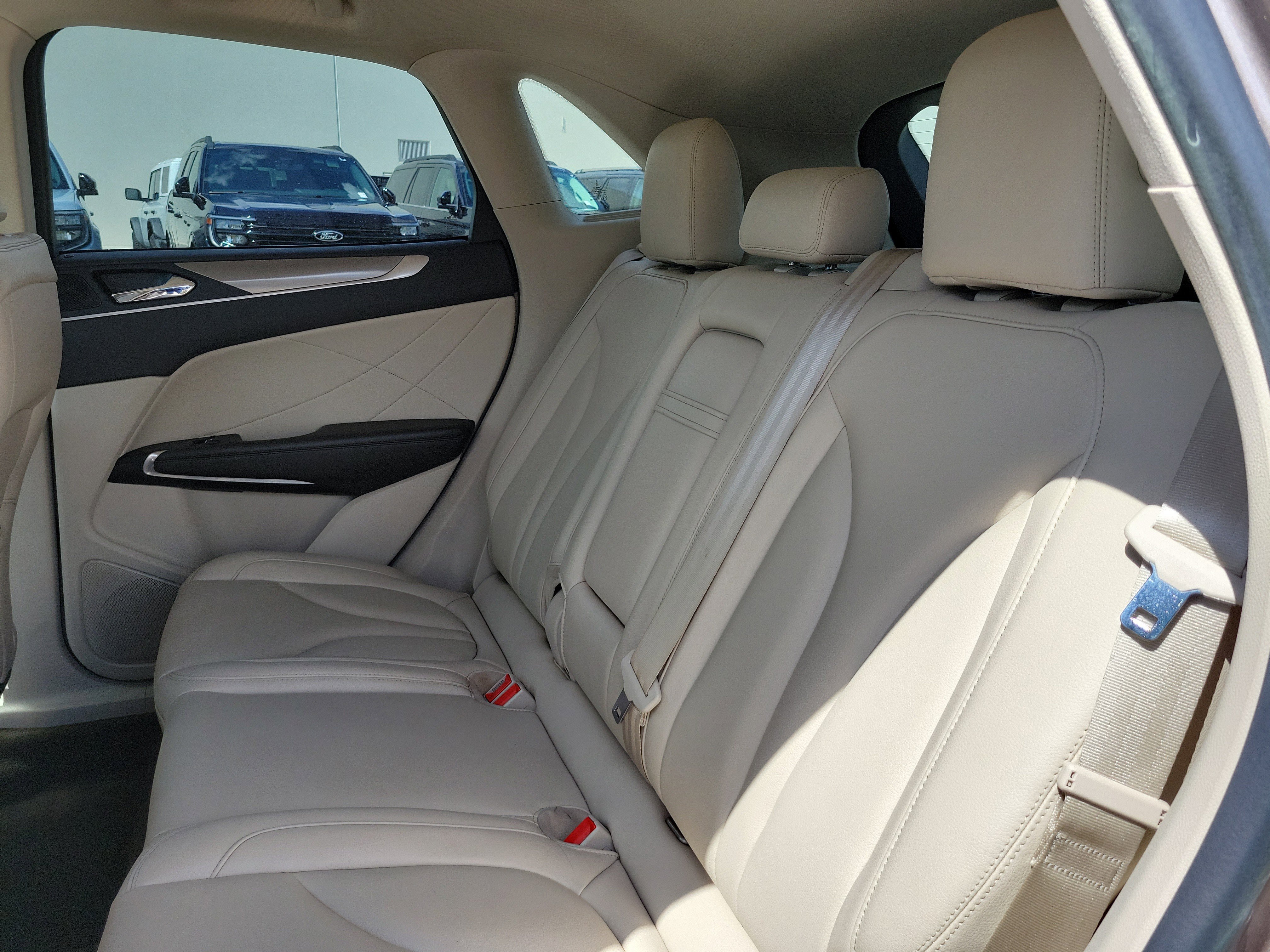 Used 2019 Lincoln MKC Premiere FWD image 13
