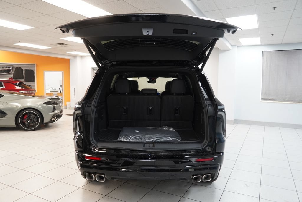 New 2026 Chevrolet Traverse RS w/ LPO, Floor Liner Package AWD/4WD image 9