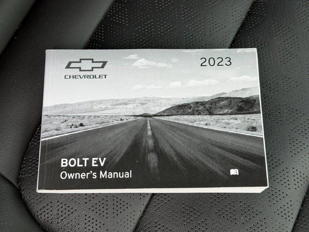 Used 2023 Chevrolet Bolt LT w/ Infotainment Package FWD image 9