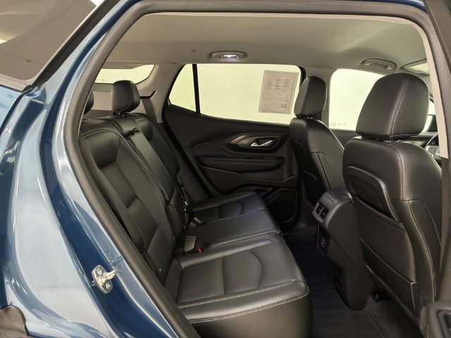Used 2024 GMC Terrain SLT AWD/4WD image 16
