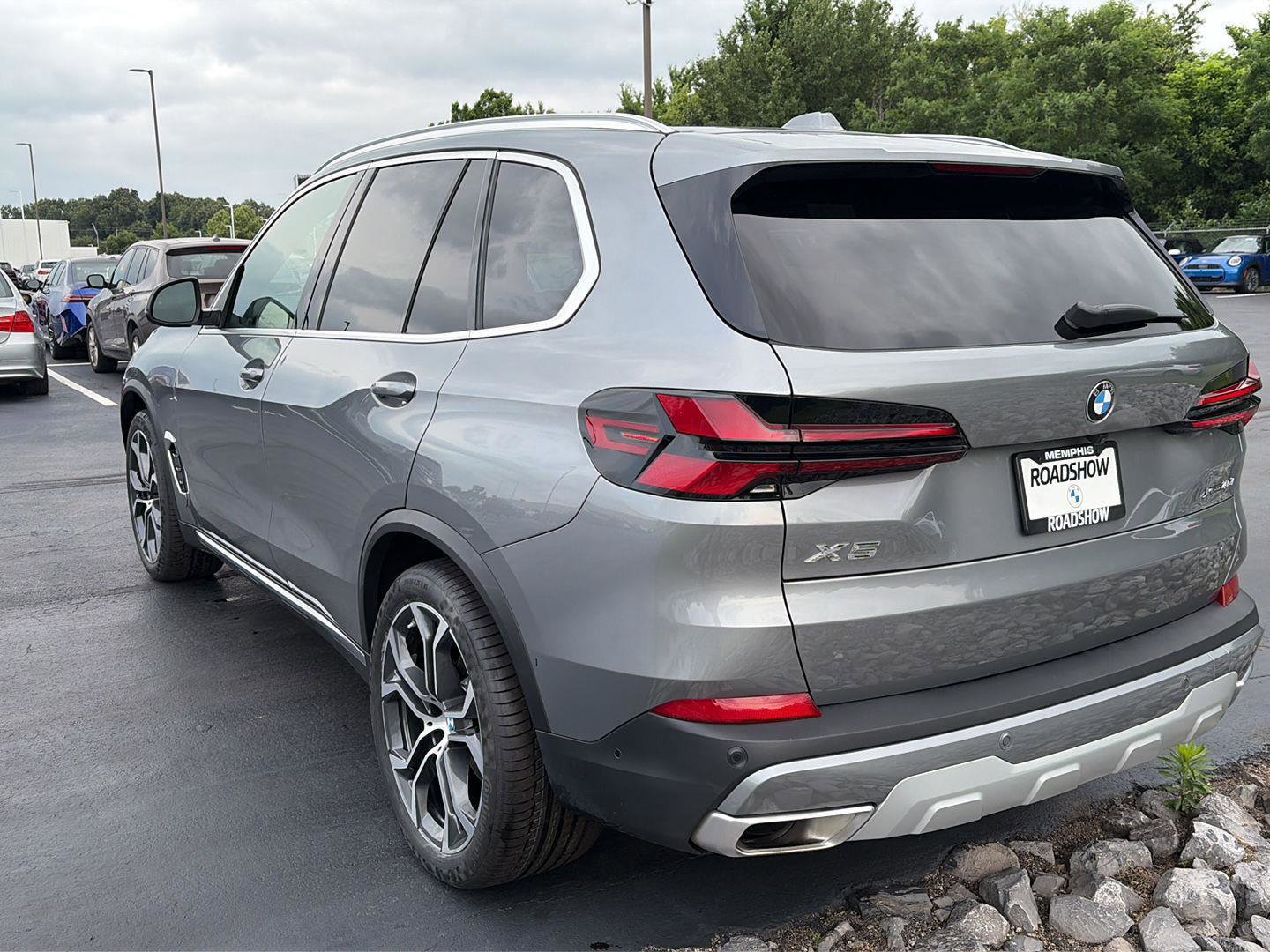 Used 2024 BMW X5 xDrive40i w/ Premium Package AWD/4WD image 3