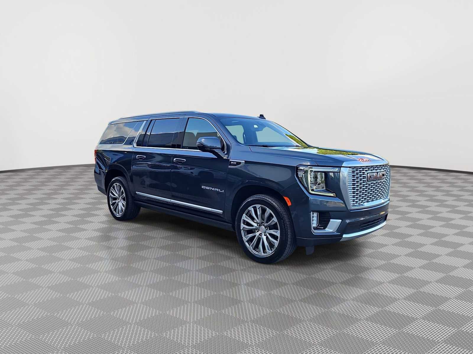 Used 2021 GMC Yukon XL Denali w/ Denali Premium Package image 2