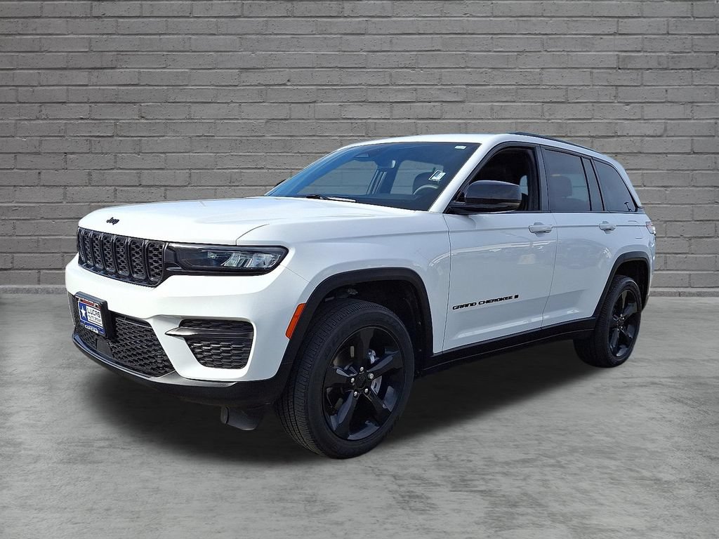 Used 2023 Jeep Grand Cherokee Altitude AWD/4WD image 6
