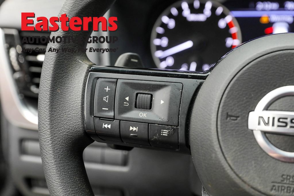 Used 2021 Nissan Rogue SV image 15