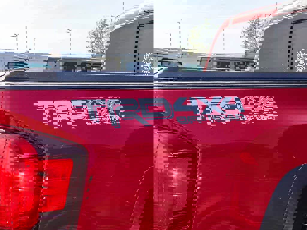 Used 2019 Toyota Tacoma TRD Off-Road w/ Technology Package AWD/4WD image 10