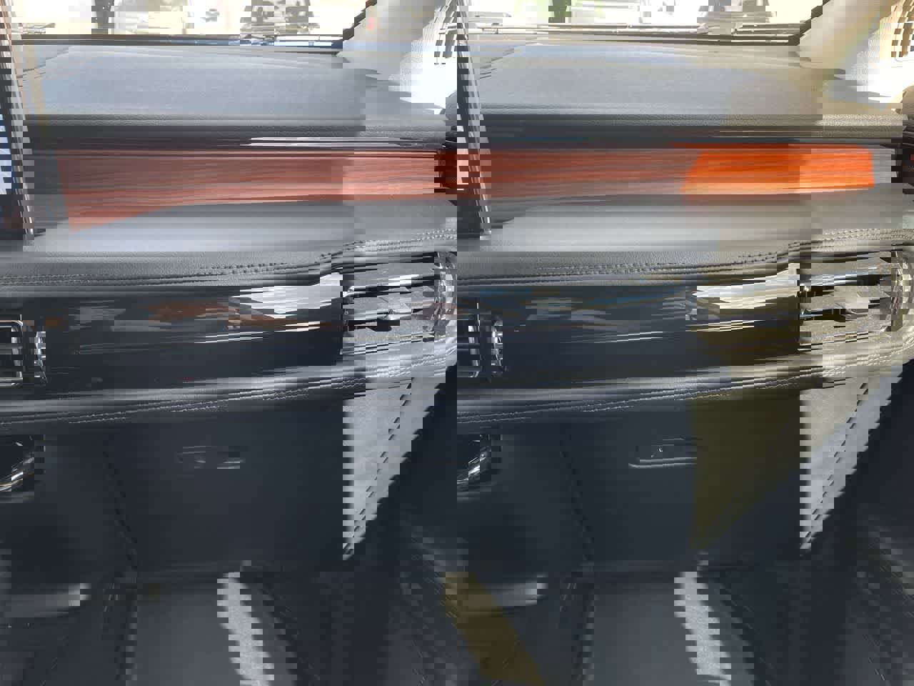 Used 2021 Lincoln Nautilus Reserve image 16