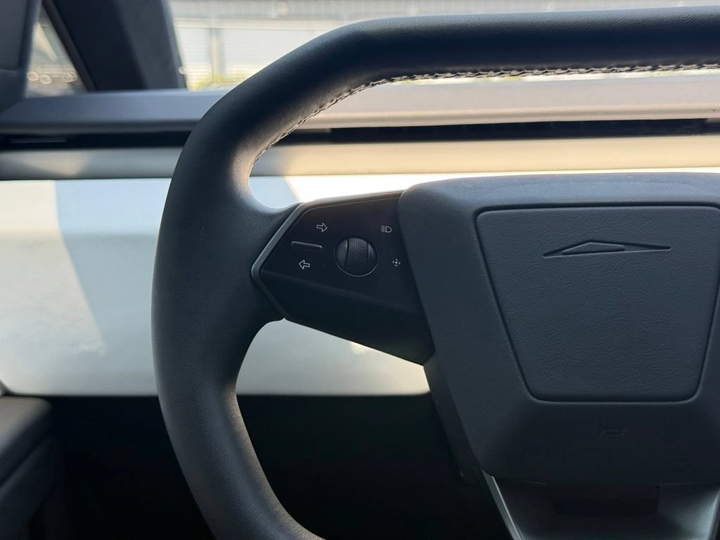Used 2024 Tesla Cybertruck AWD Crew Cab image 15