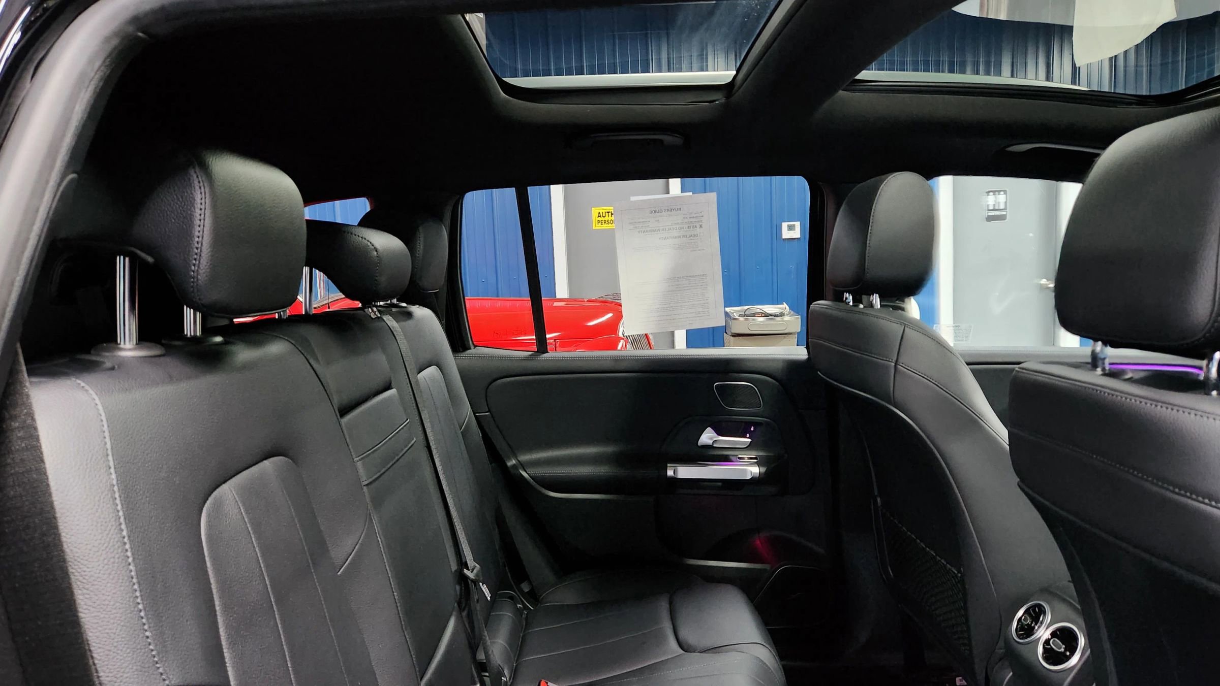 Used 2020 Mercedes-Benz GLB 250 4MATIC w/ Premium Package image 18