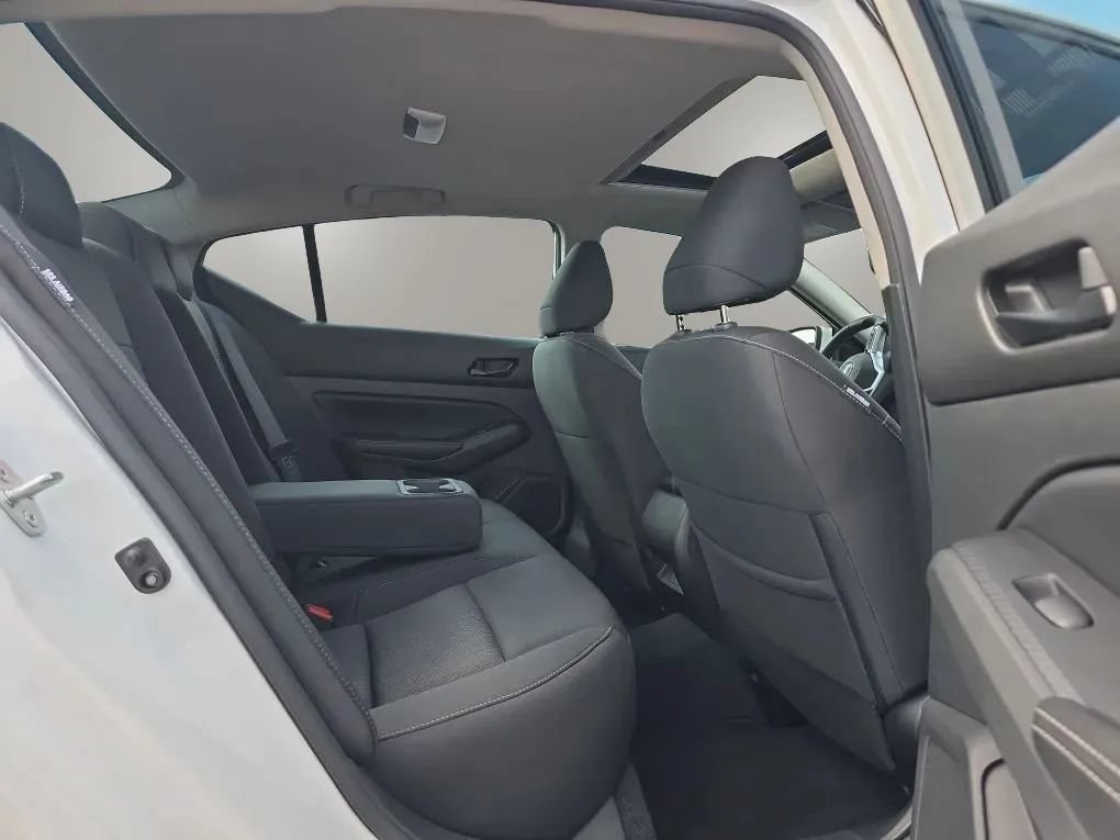 Used 2024 Nissan Altima 2.5 SV w/ SV Premium Package FWD image 42