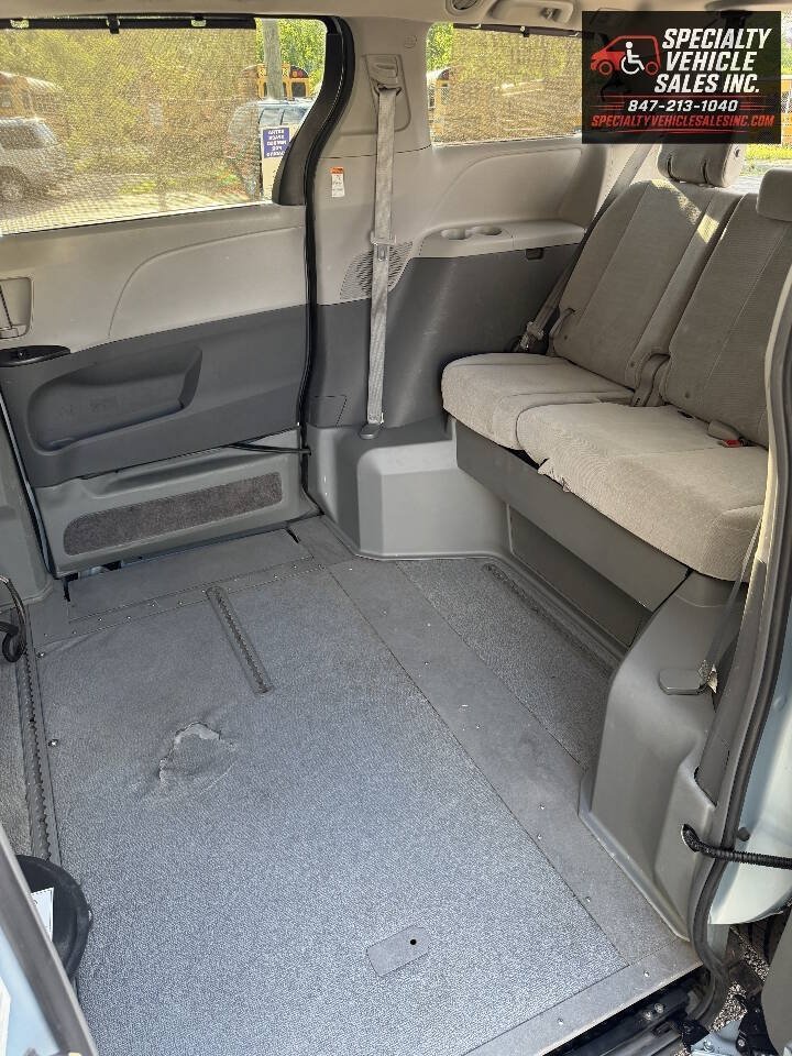 Used 2015 Toyota Sienna LE FWD image 14