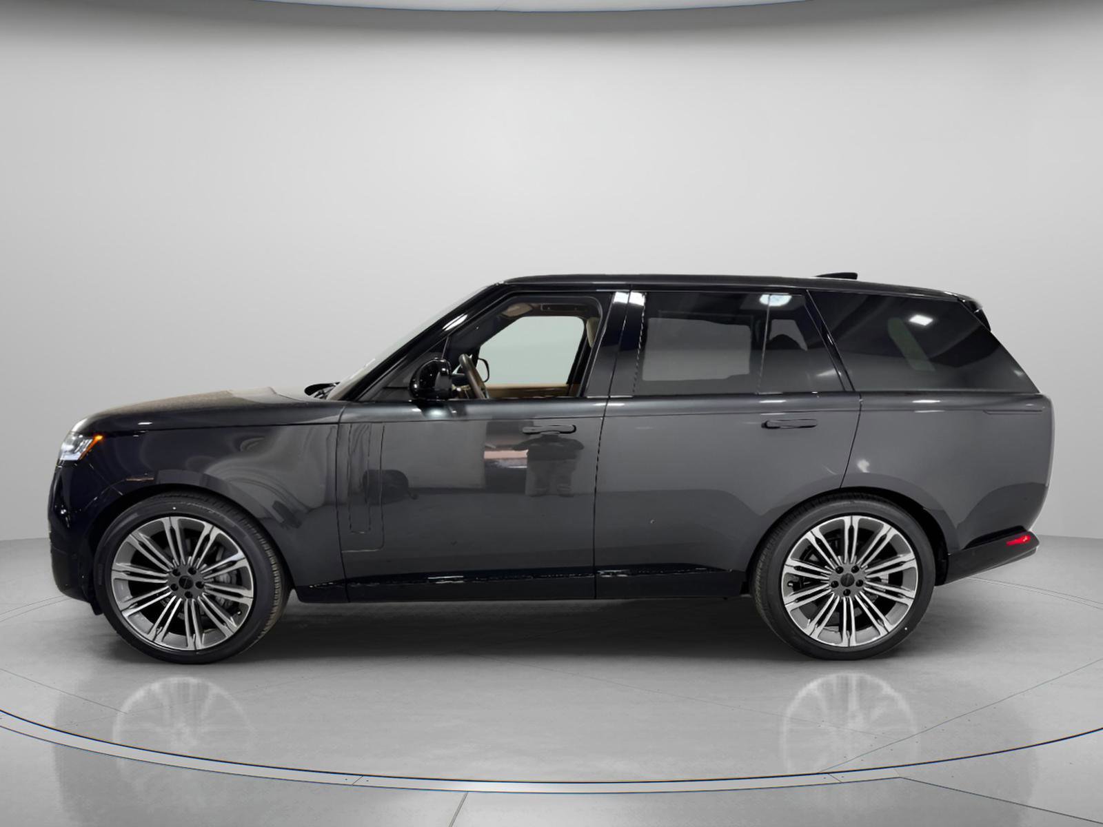 New 2026 Land Rover Range Rover SE image 2