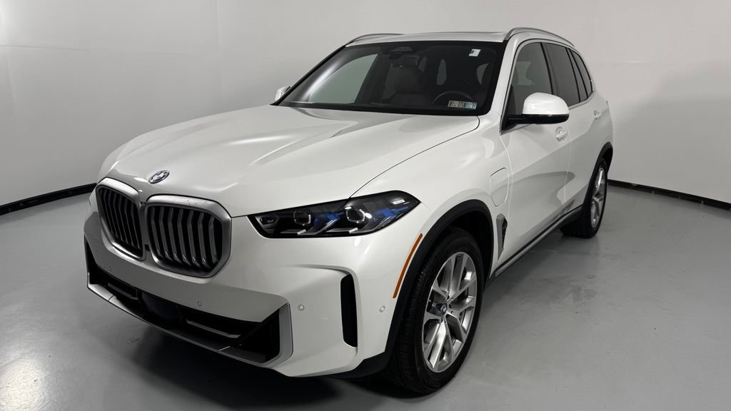 Used 2024 BMW X5 xDrive50e w/ Premium Package AWD/4WD image 3