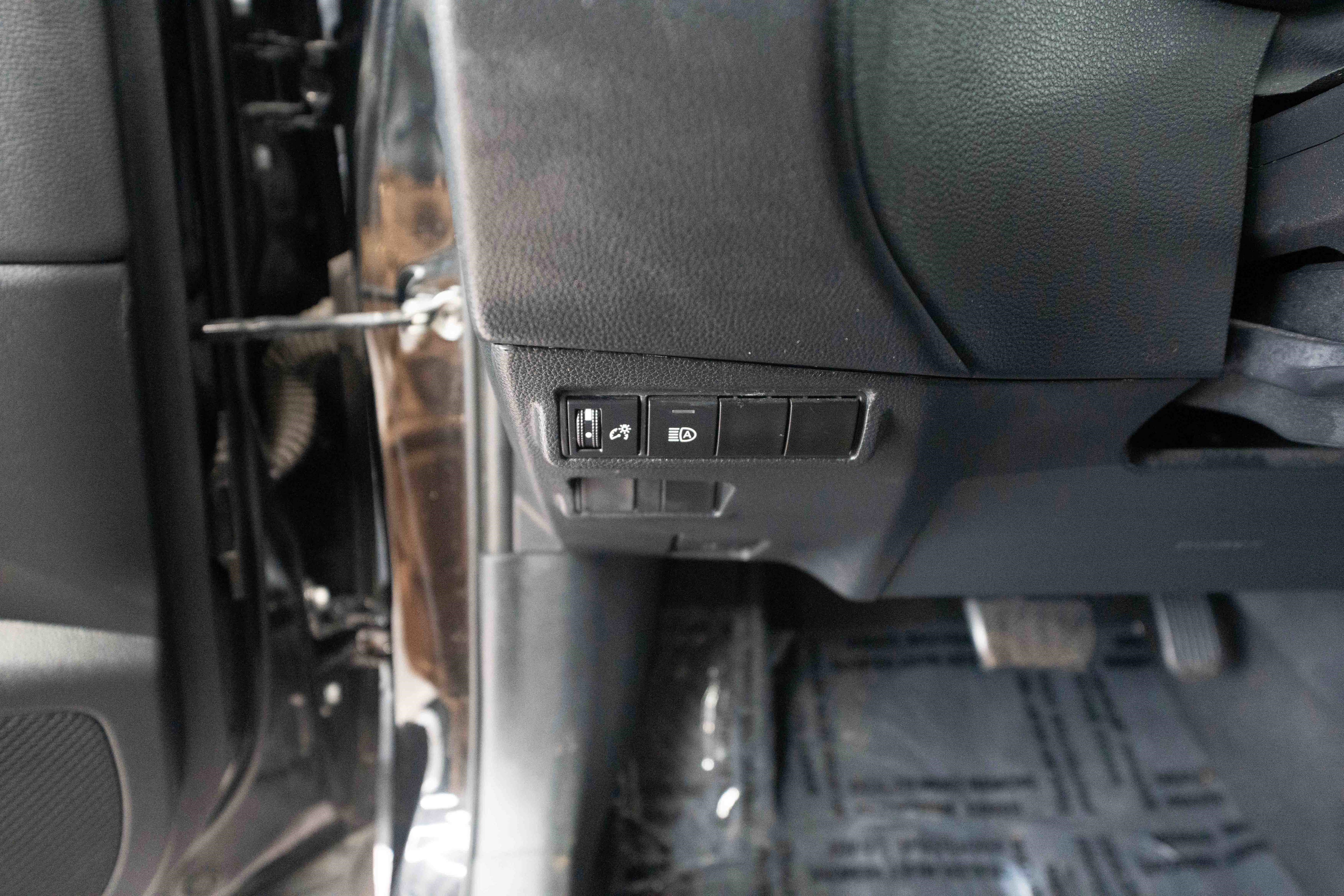 Used 2023 Toyota Corolla Cross XLE image 11