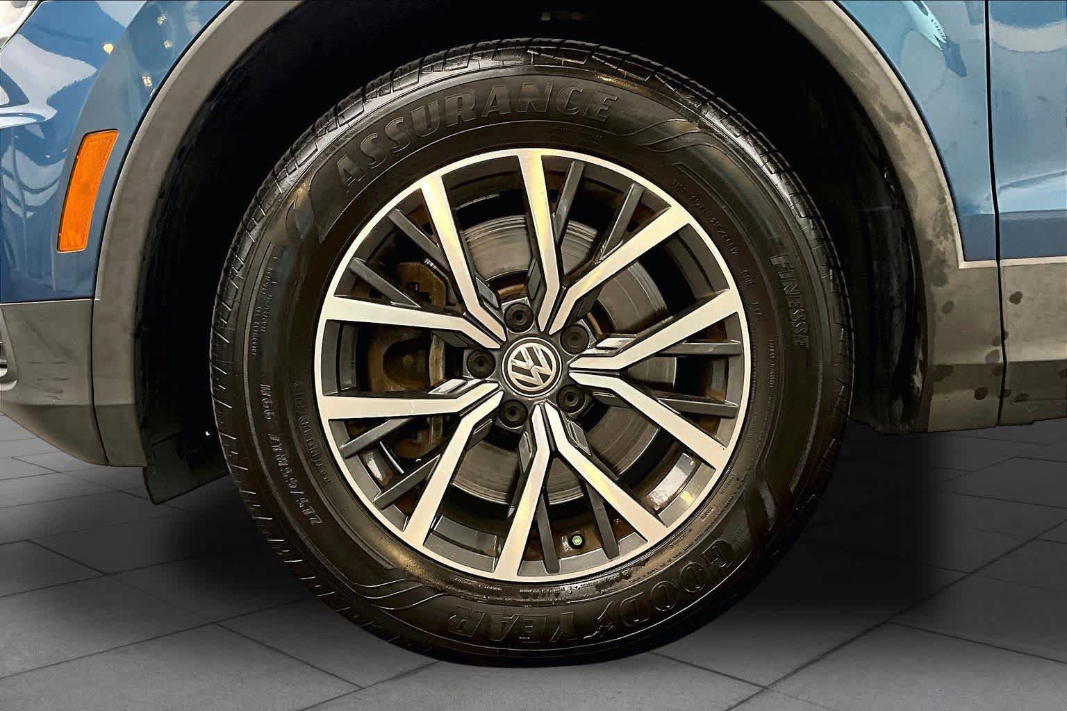 Used 2019 Volkswagen Tiguan SE w/ Panoramic Sunroof Package FWD image 10