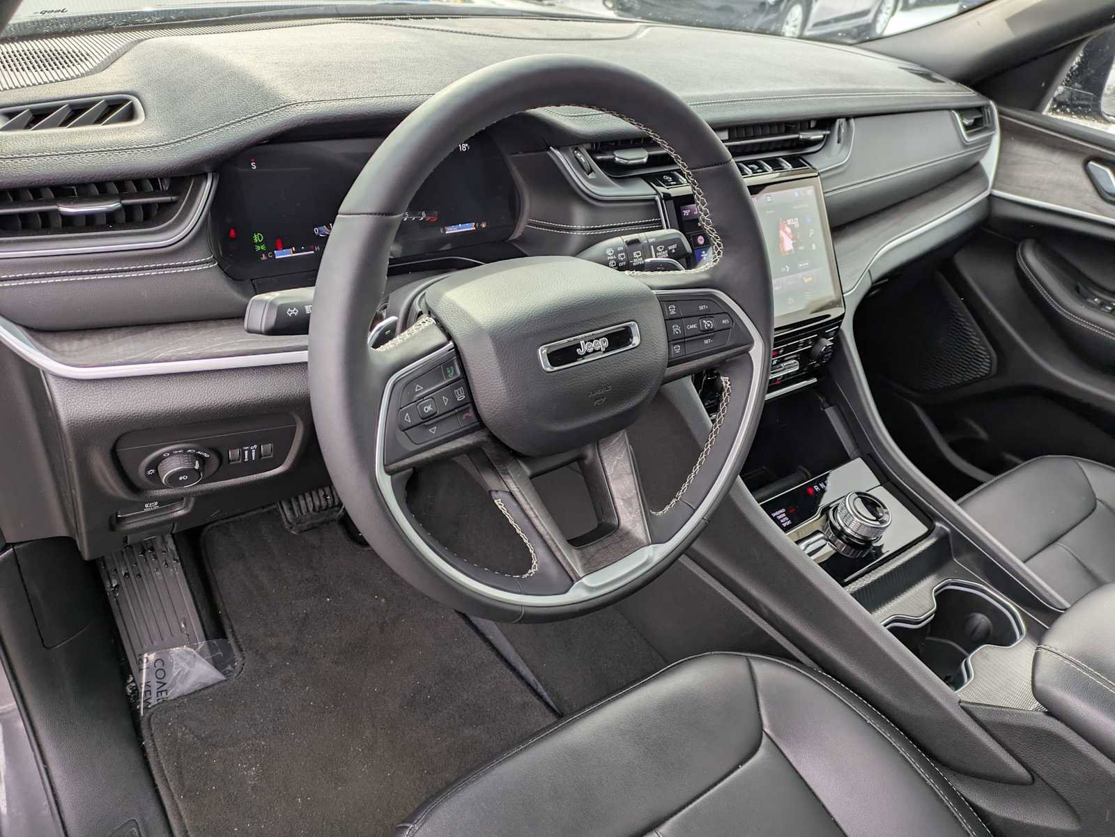 Used 2025 Jeep Grand Cherokee L Limited w/ Trailer Tow Package image 2