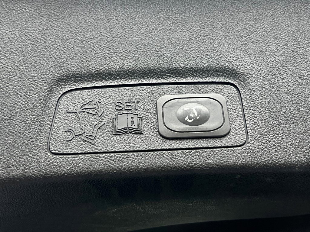 Used 2017 Lincoln MKC Reserve image 16