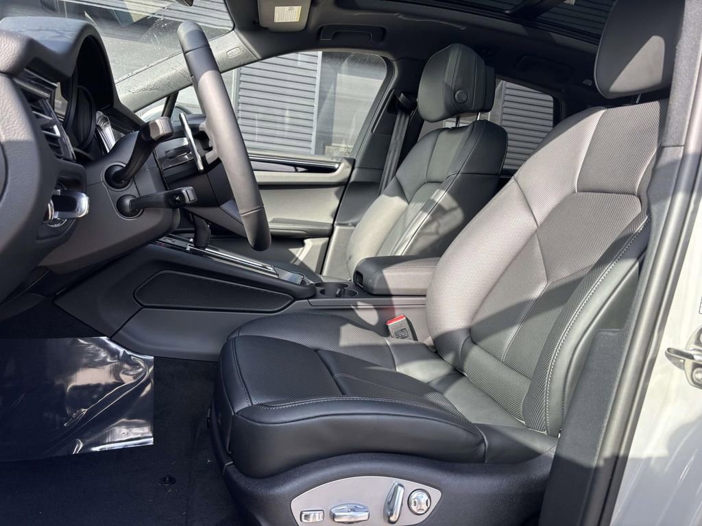 New 2026 Porsche Macan image 16