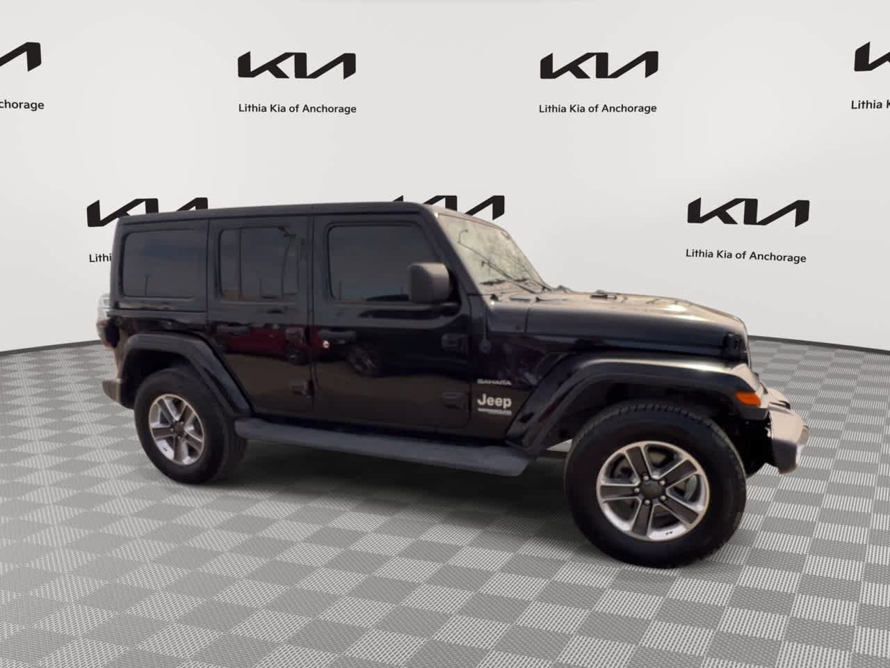 Used 2020 Jeep Wrangler Unlimited Sahara AWD/4WD image 3