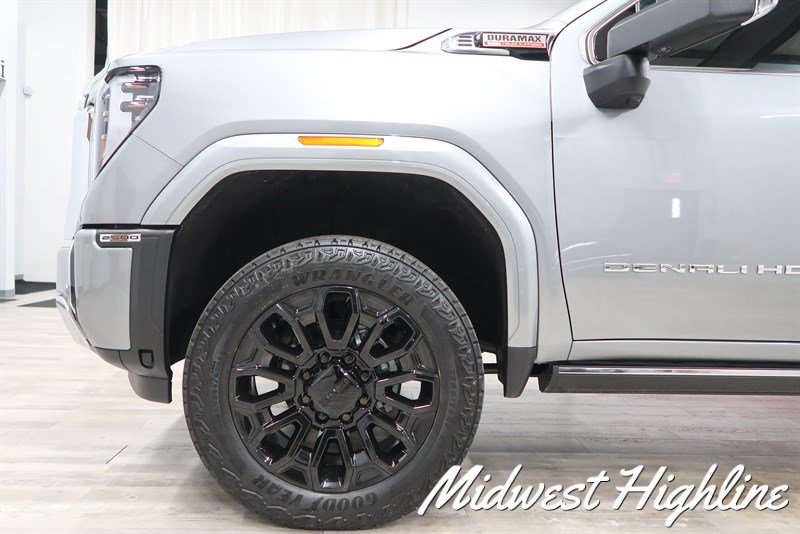 Used 2025 GMC Sierra 2500 Denali w/ Denali Reserve Package AWD/4WD image 12