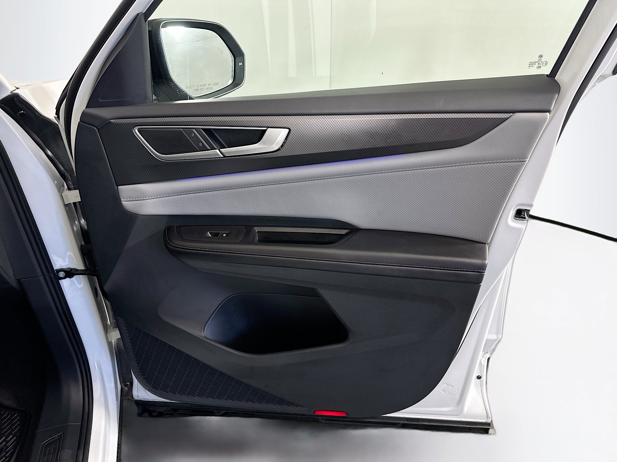 Used 2024 Volkswagen Atlas Peak Edition SE image 35