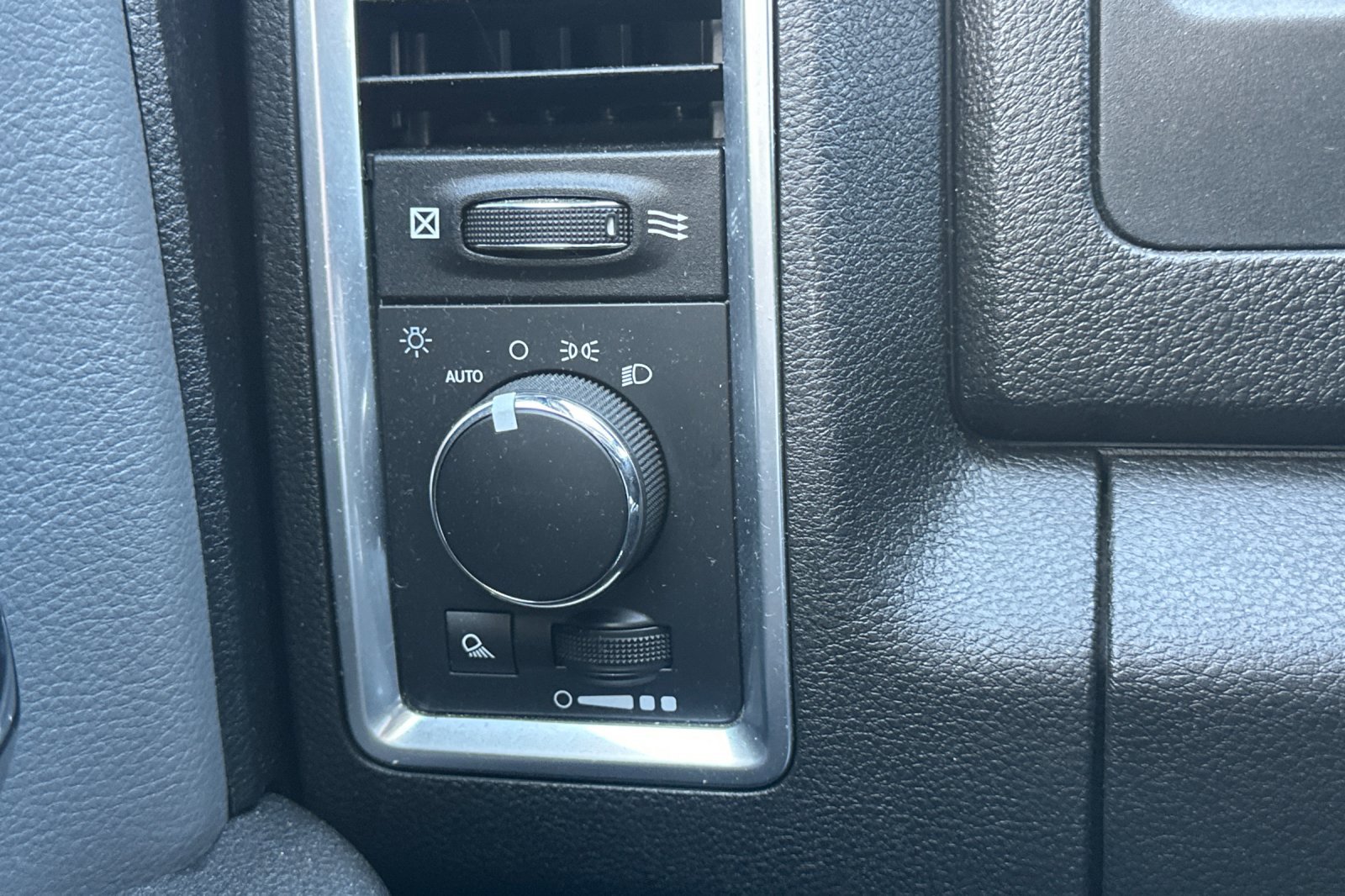 Used 2023 RAM 1500 Classic SLT w/ Trailer & Traction Group AWD/4WD image 38