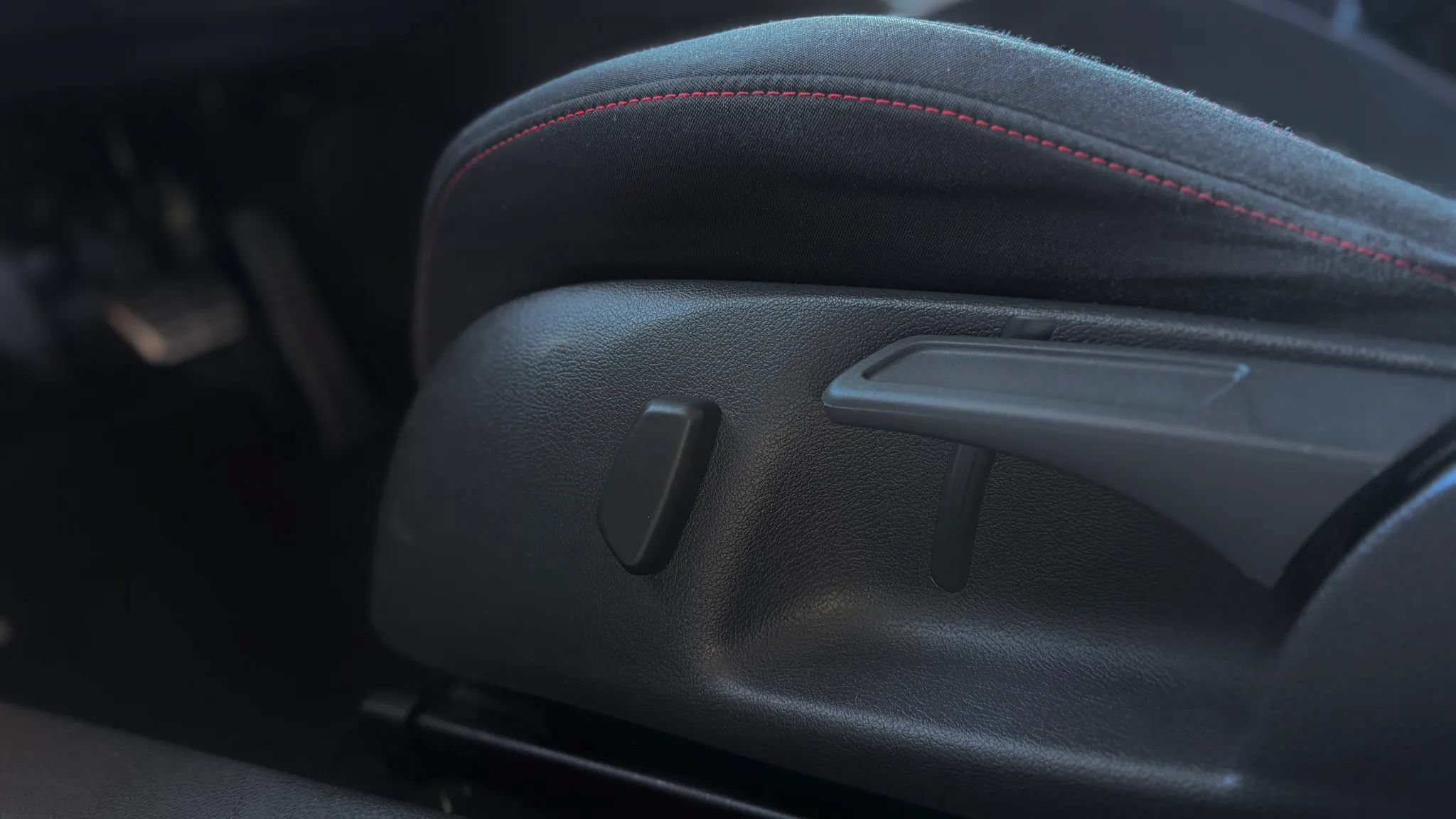 Used 2011 Volkswagen GTI 4-Door FWD image 63