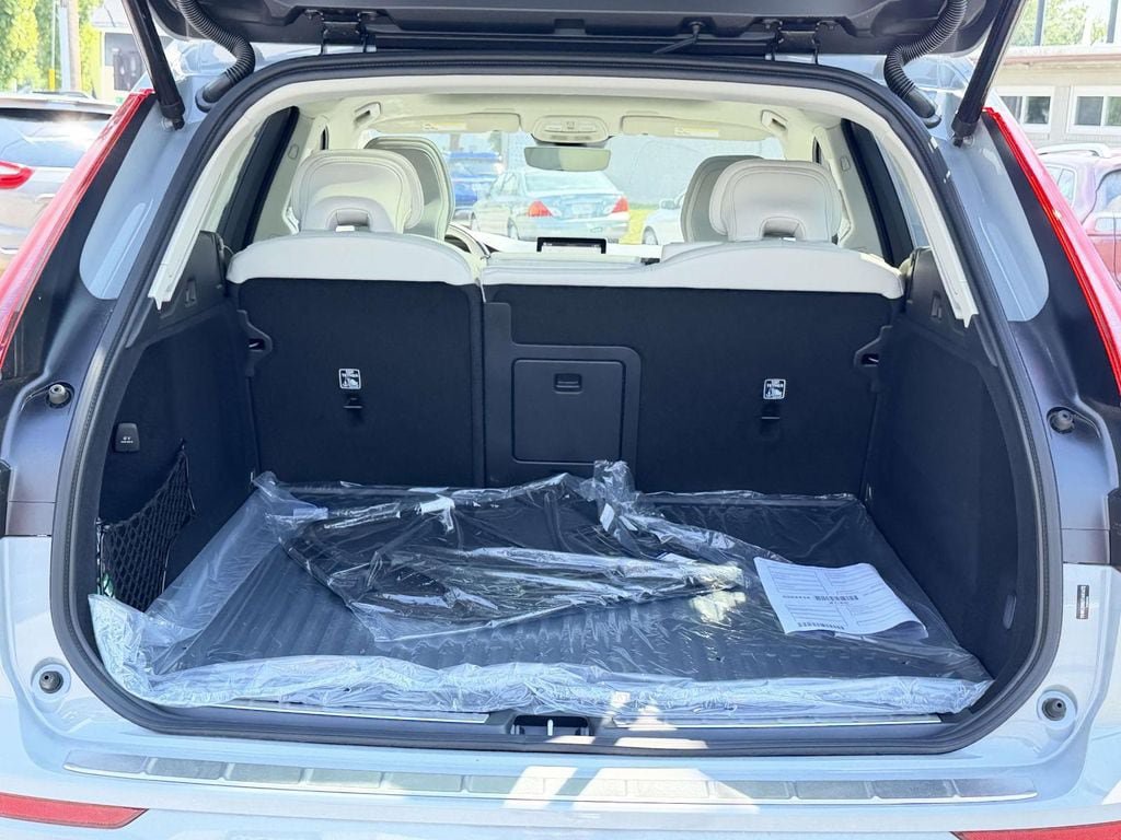 New 2026 Volvo XC60 B5 Ultra w/ Protection Package Premier AWD/4WD image 13