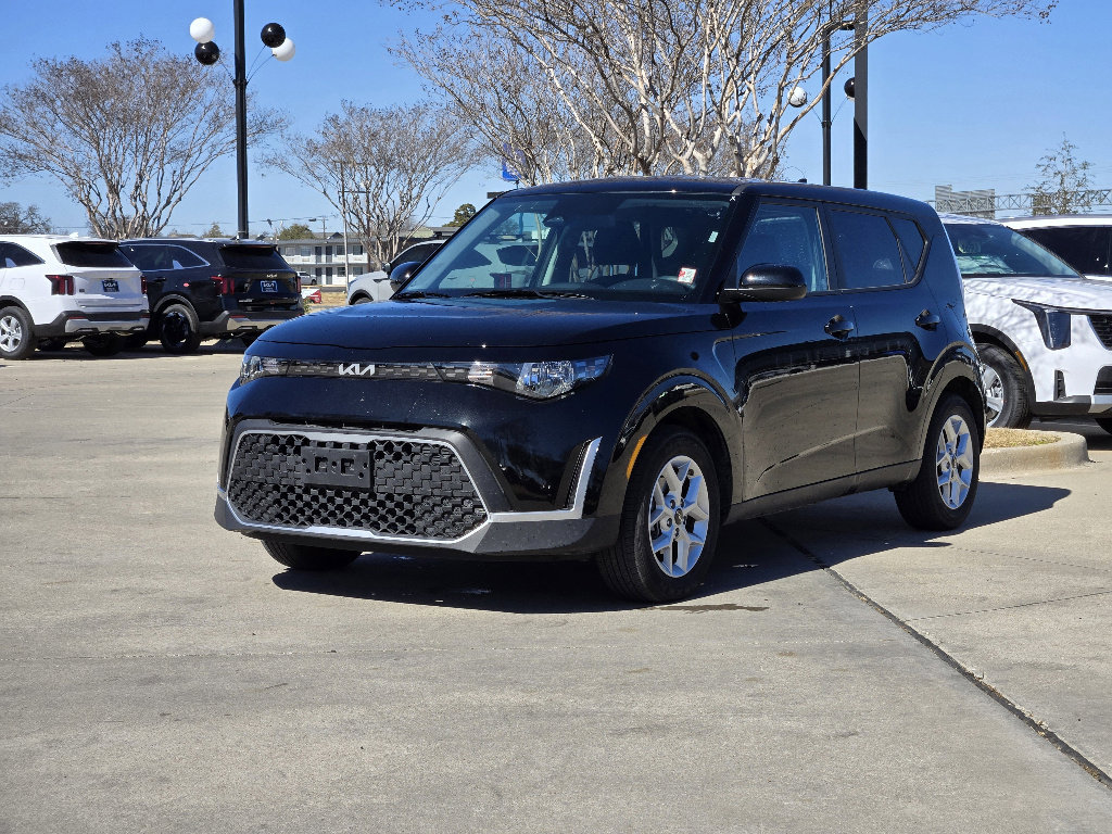 Certified 2025 Kia Soul S image 2