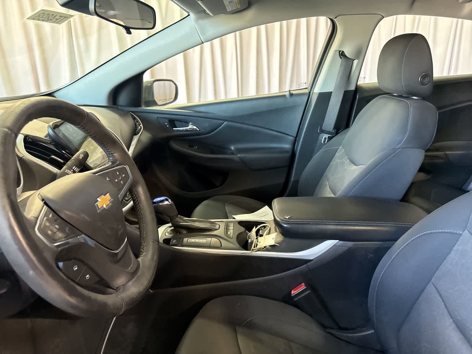 Used 2017 Chevrolet Volt LT FWD image 18