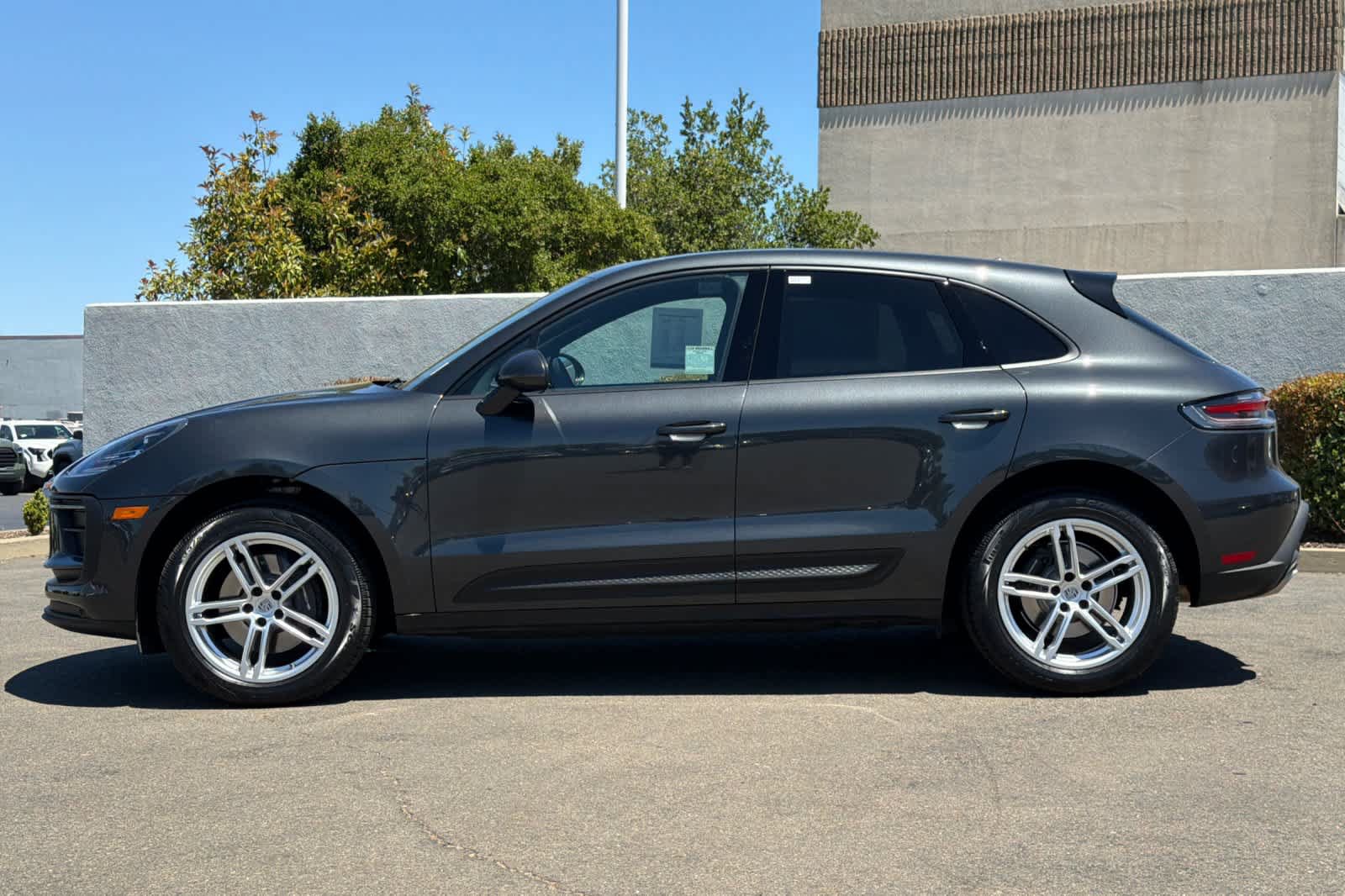 Used 2022 Porsche Macan AWD/4WD image 9