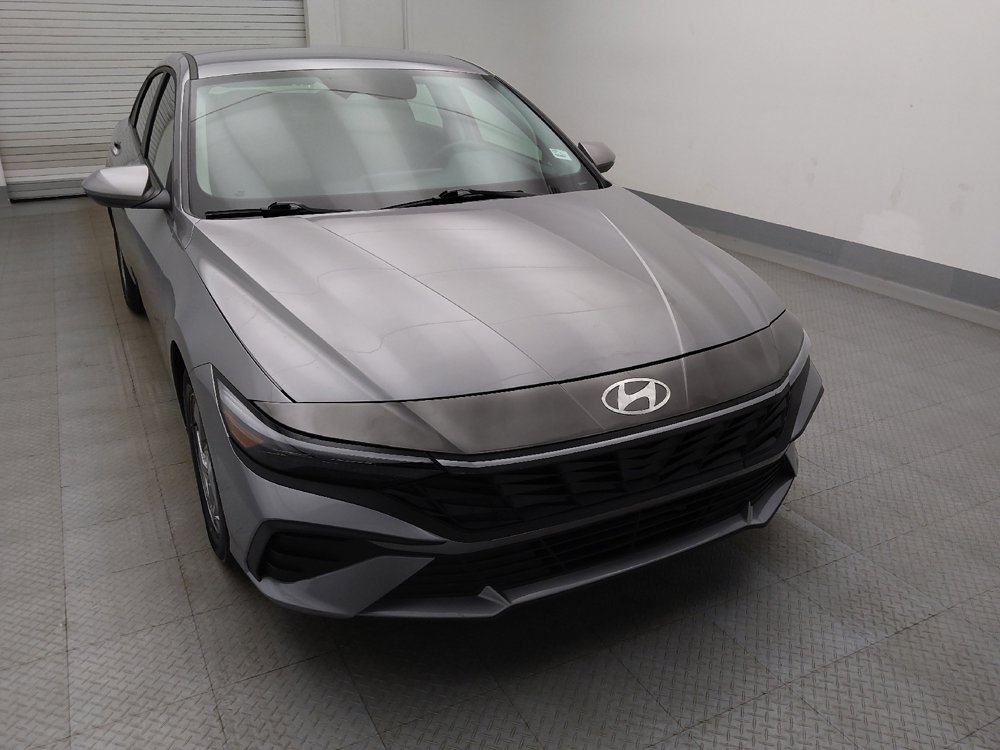 Used 2025 Hyundai Elantra SE FWD image 14