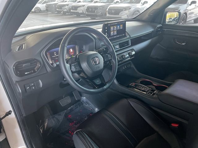 Used 2025 Honda Pilot Black Edition image 11