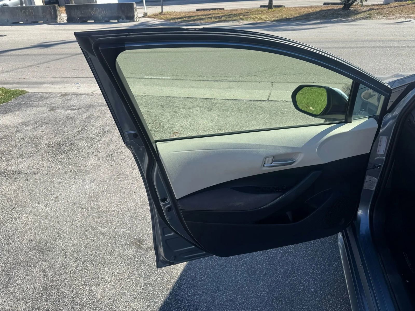 Used 2020 Toyota Corolla LE image 9