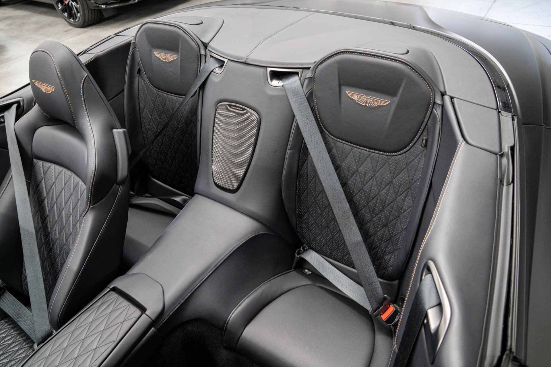 Used 2025 Aston Martin DB12 Convertible RWD image 15