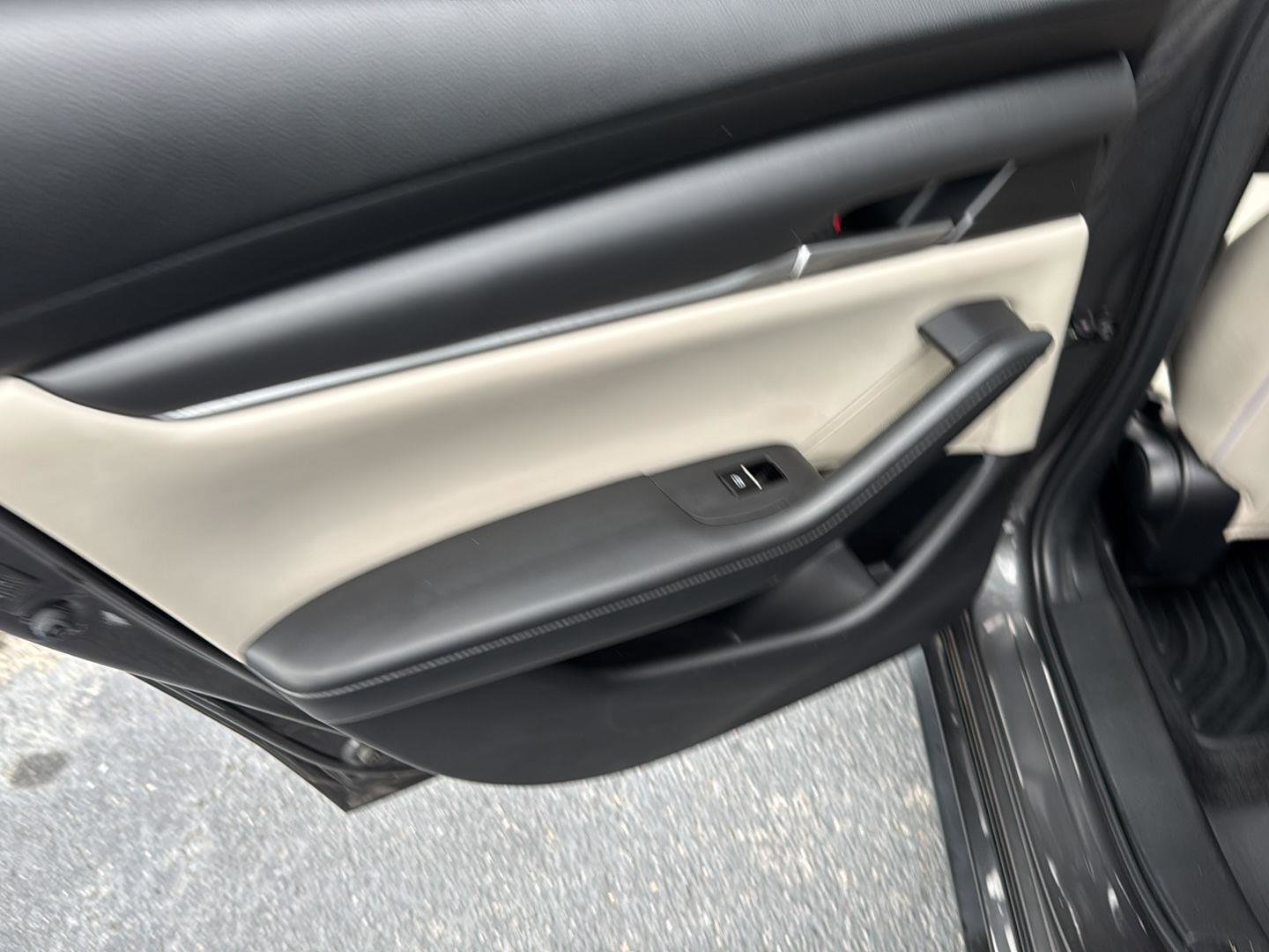 Used 2020 MAZDA MAZDA3 Sedan w/ Select Package image 15