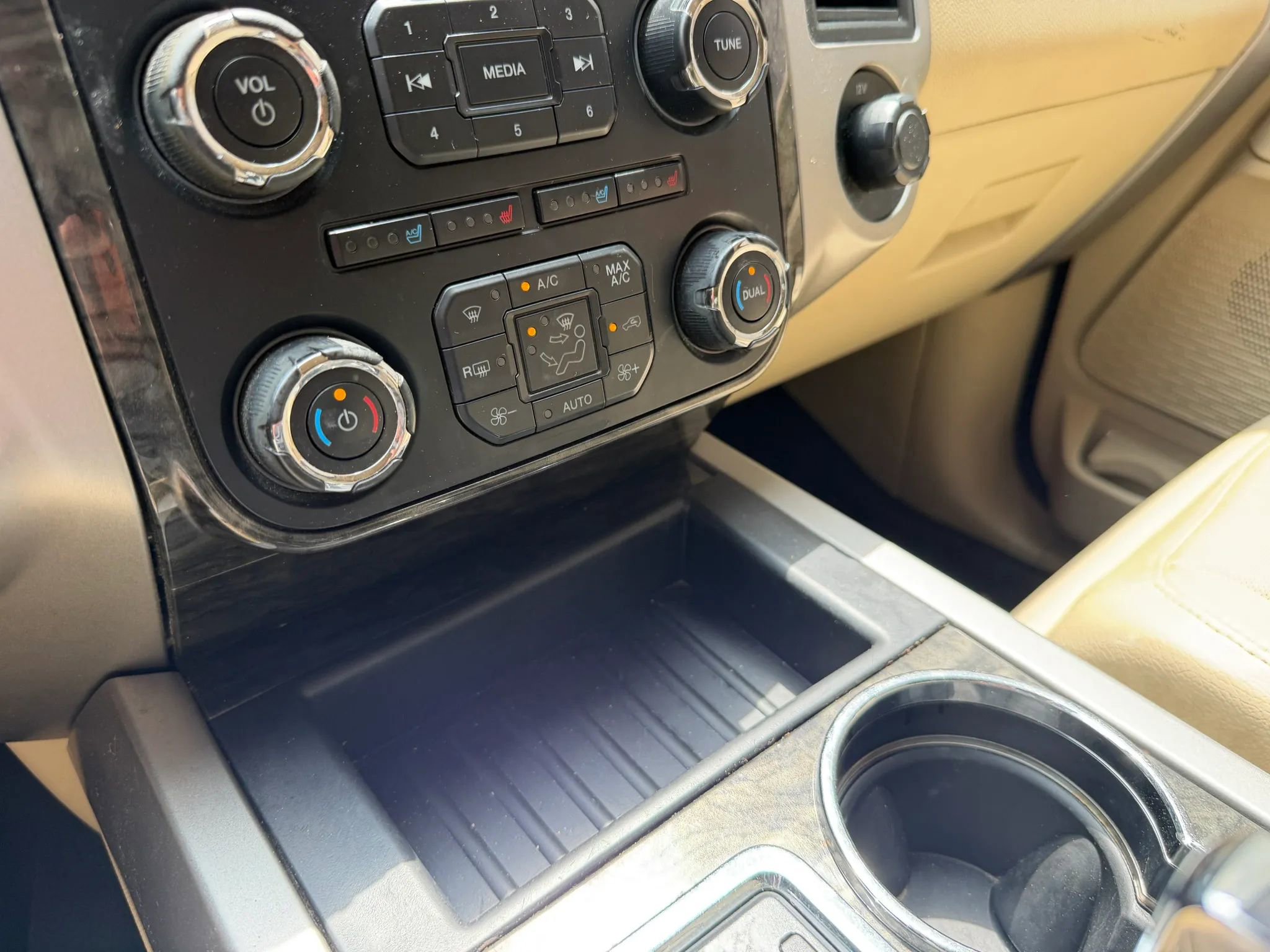 Used 2015 Ford Expedition Limited w/ Equipment Group 301A RWD image 32