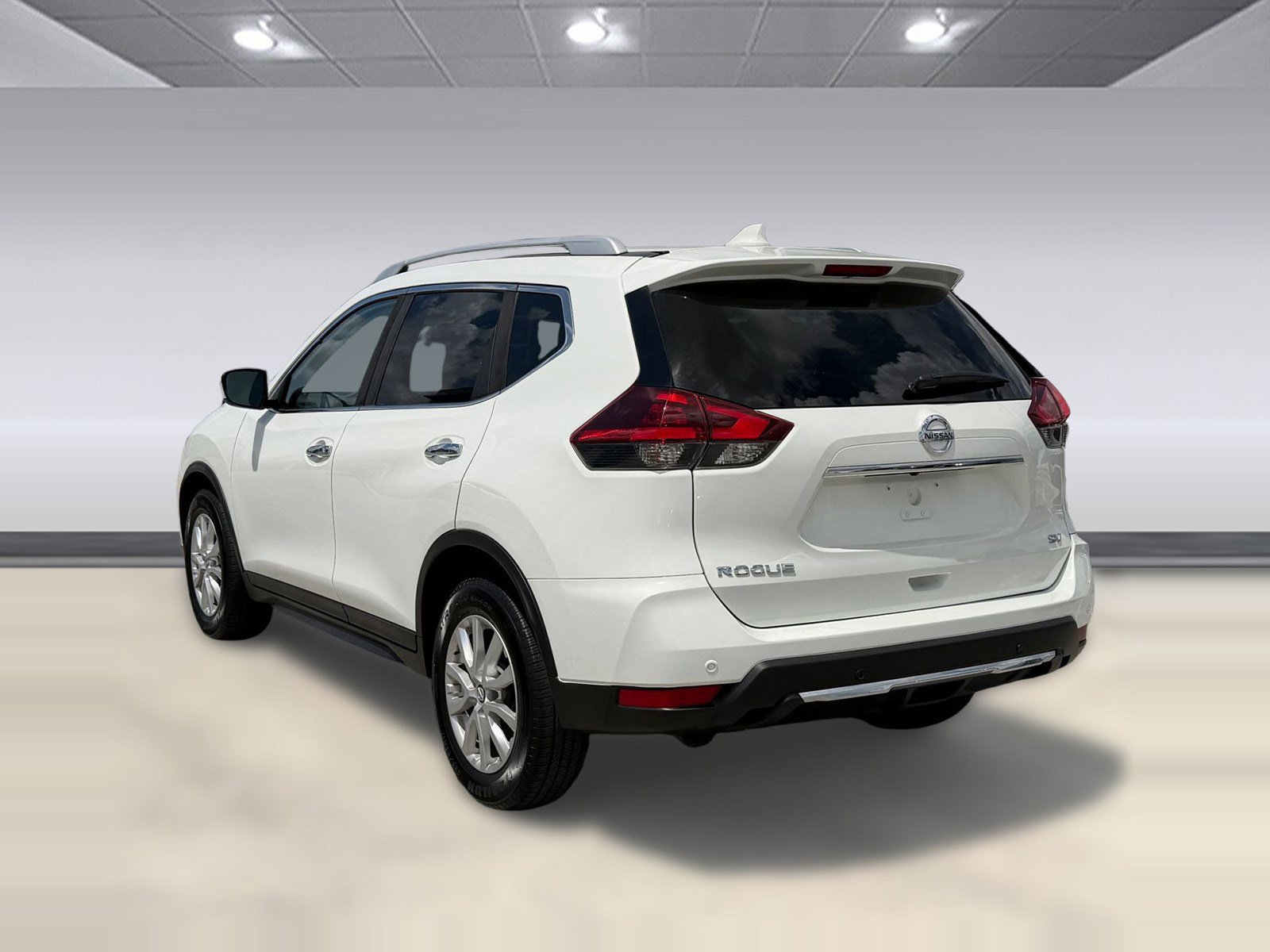 Used 2020 Nissan Rogue SV image 3