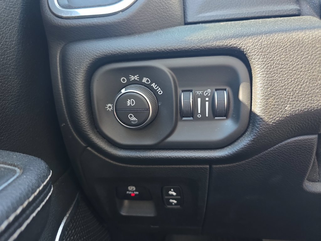 Used 2019 RAM 1500 Laramie AWD/4WD image 42
