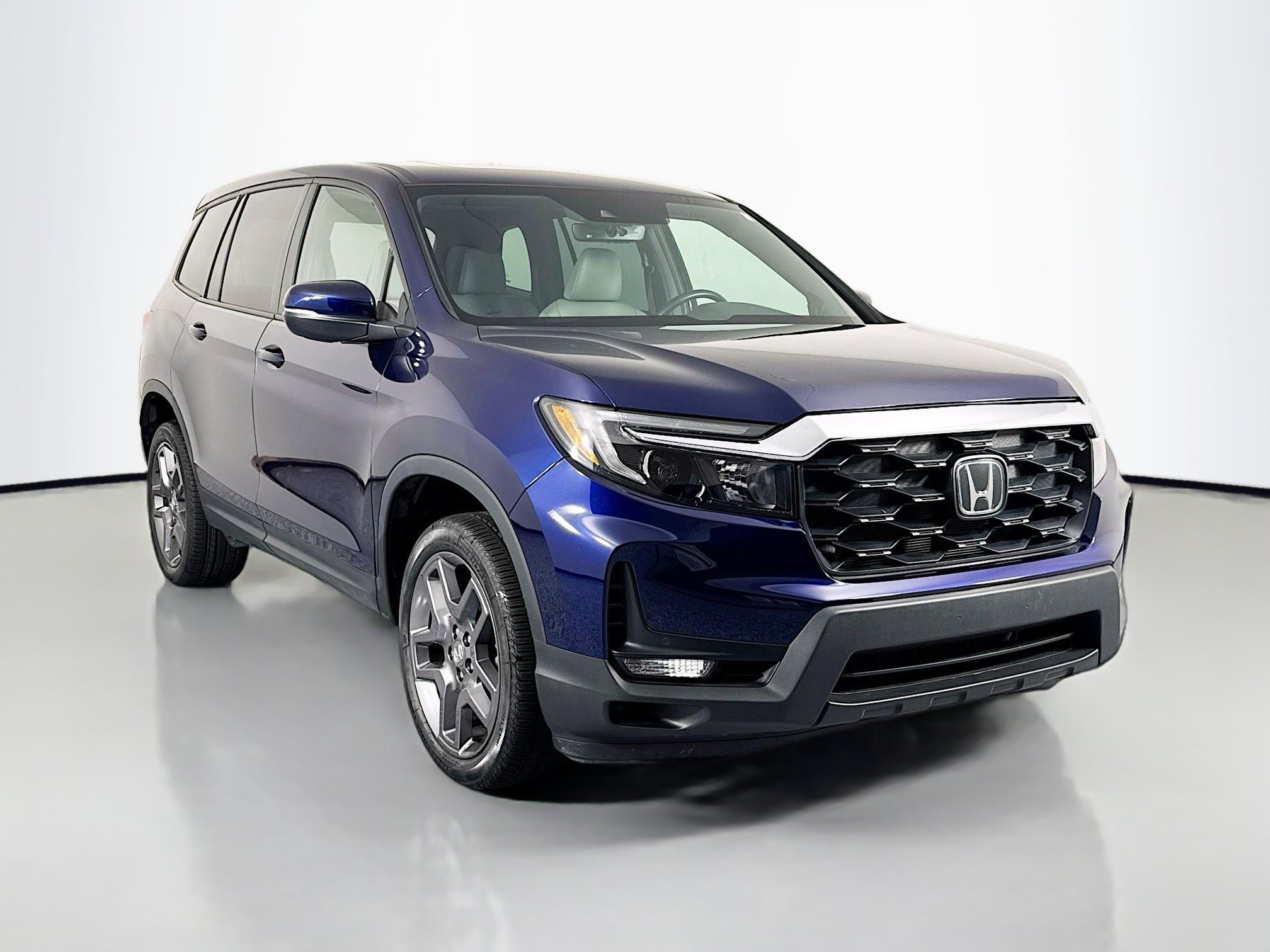 Certified 2023 Honda Passport EX-L image 3