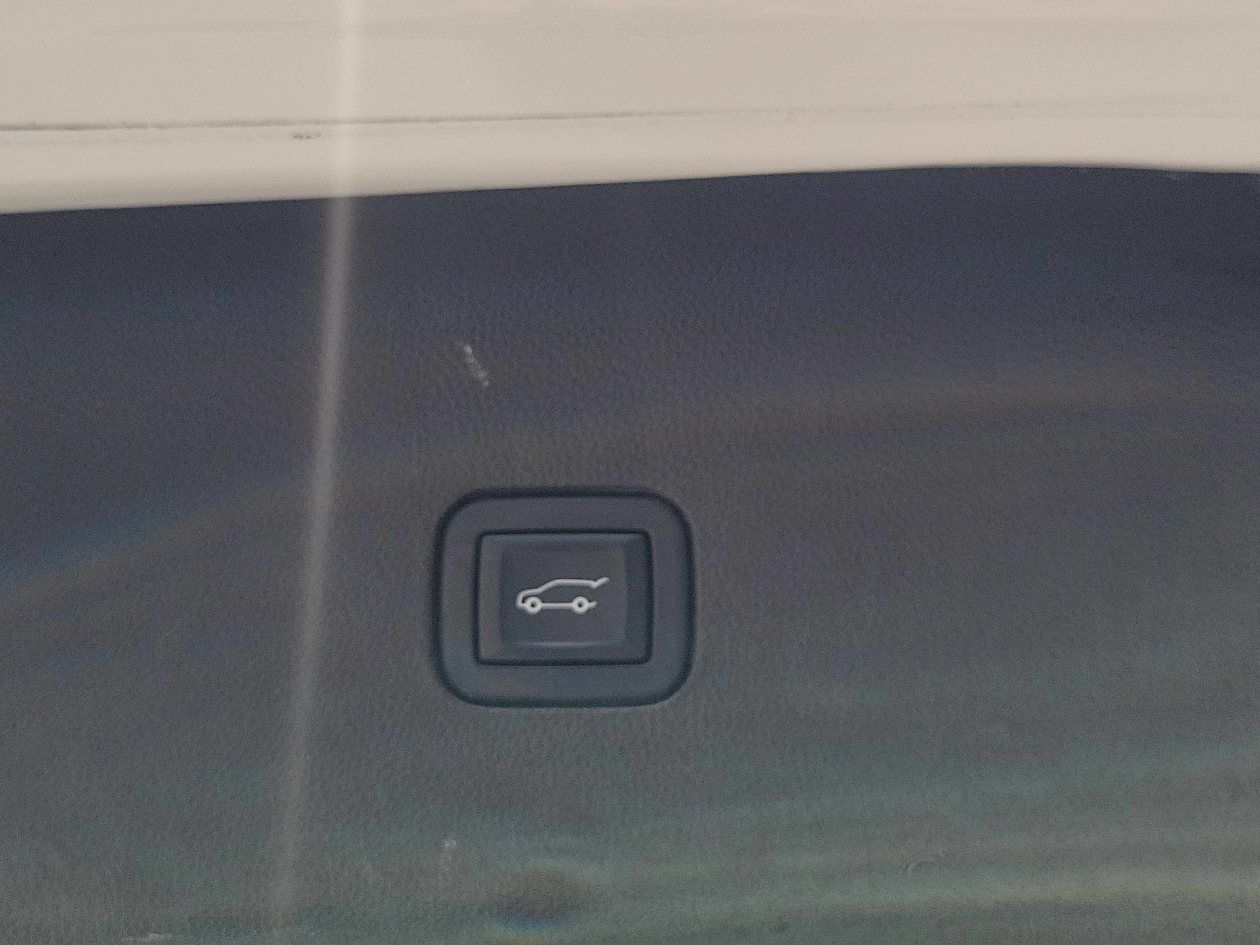 Used 2022 Buick Enclave Essence FWD image 17
