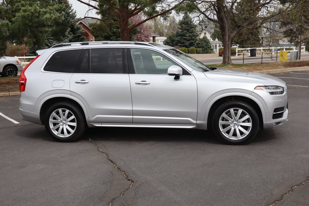 Used 2018 Volvo XC90 T6 Momentum w/ Convenience Package AWD/4WD image 3