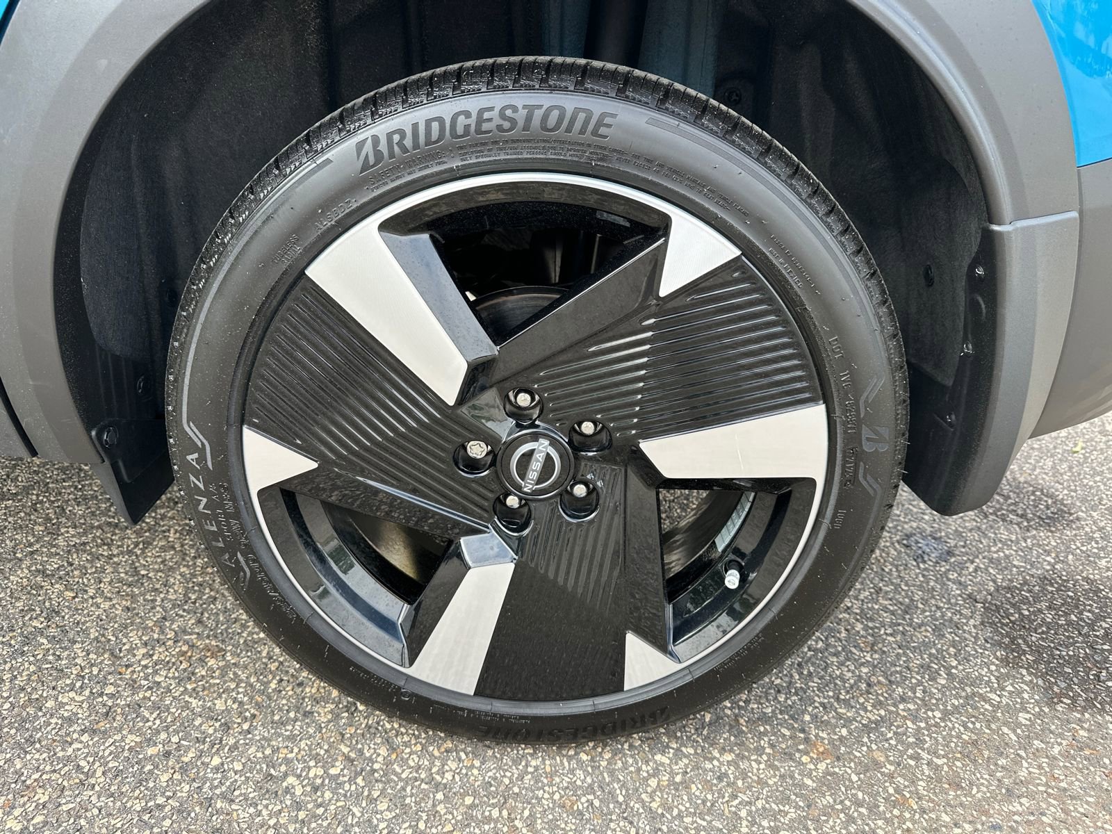 Used 2025 Nissan Kicks SR FWD image 17