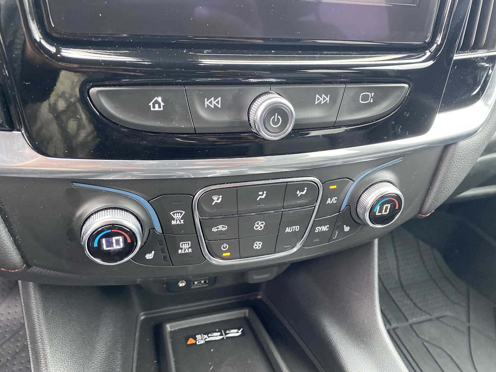 Used 2022 Chevrolet Traverse RS w/ LPO, Floor Liner Package image 18