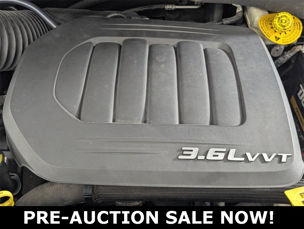 Used 2014 Chrysler Town & Country Touring image 10