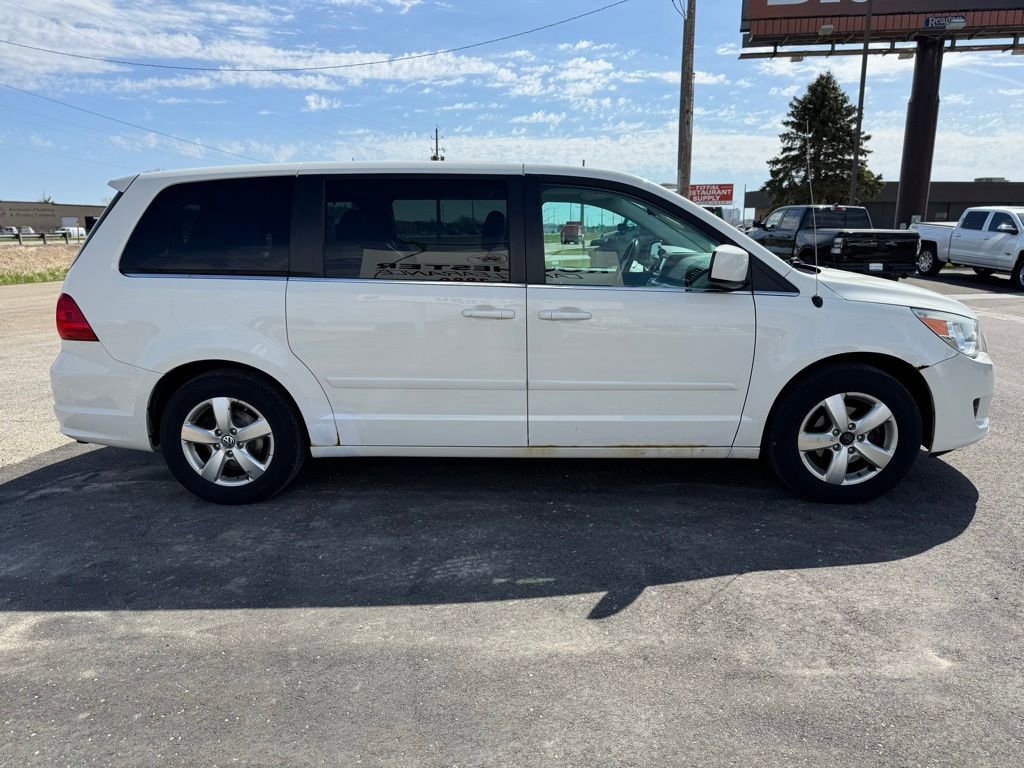Used 2010 Volkswagen Routan SEL FWD image 37
