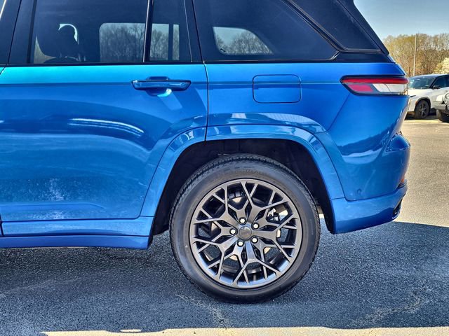 Used 2023 Jeep Grand Cherokee Summit AWD/4WD image 12