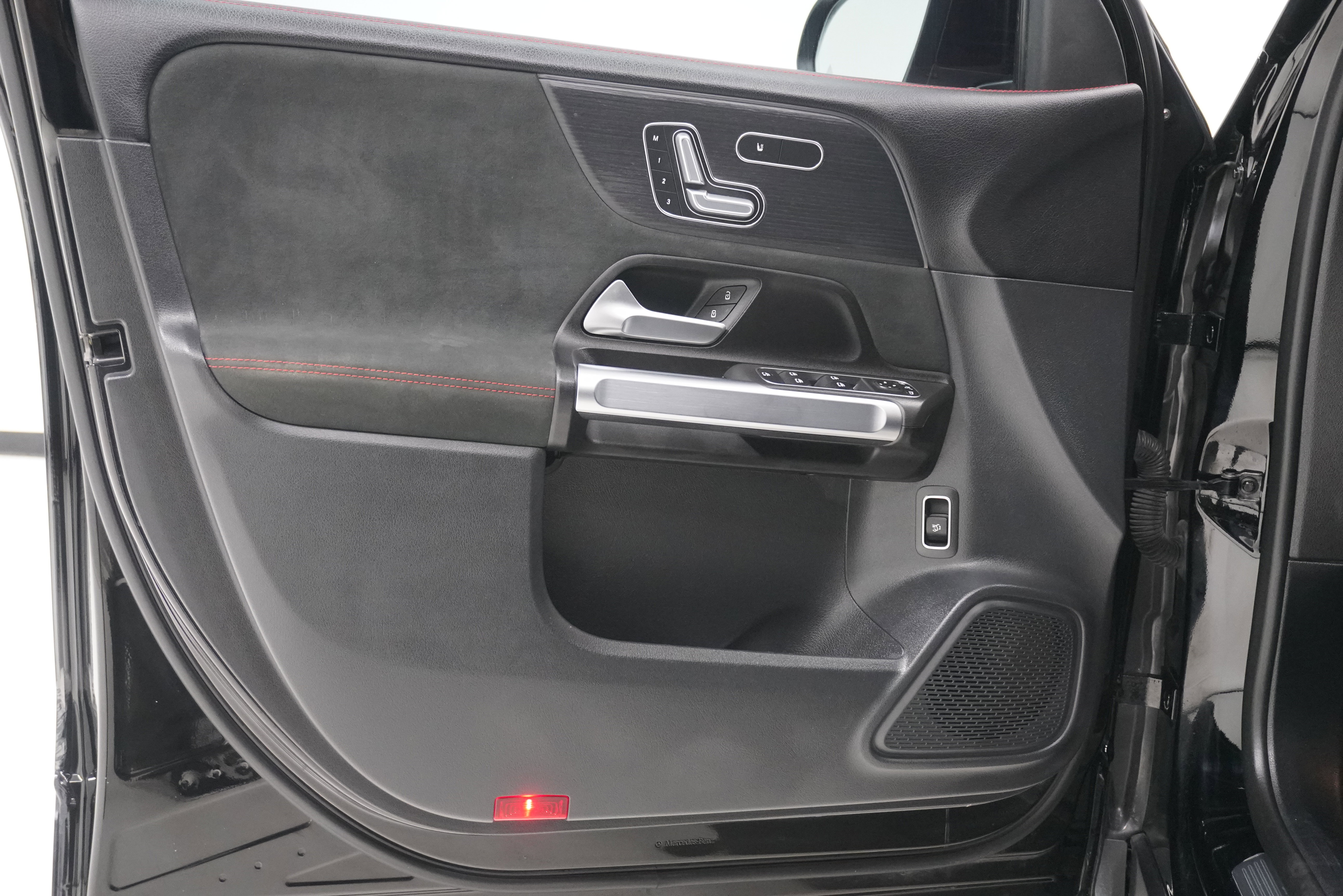 Used 2022 Mercedes-Benz GLB 250 image 13