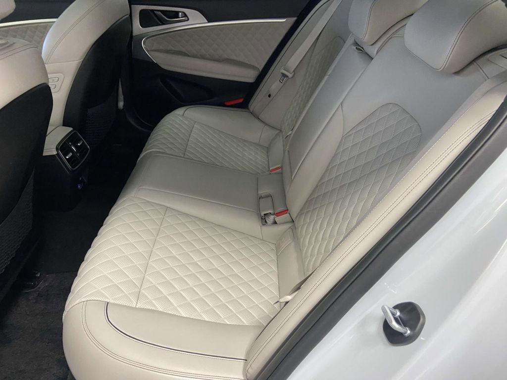 Used 2023 Genesis G70 3.3T w/ Sport Prestige Package image 16