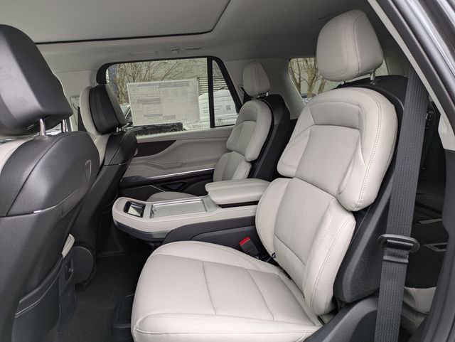 New 2026 Lincoln Navigator Reserve AWD/4WD image 13