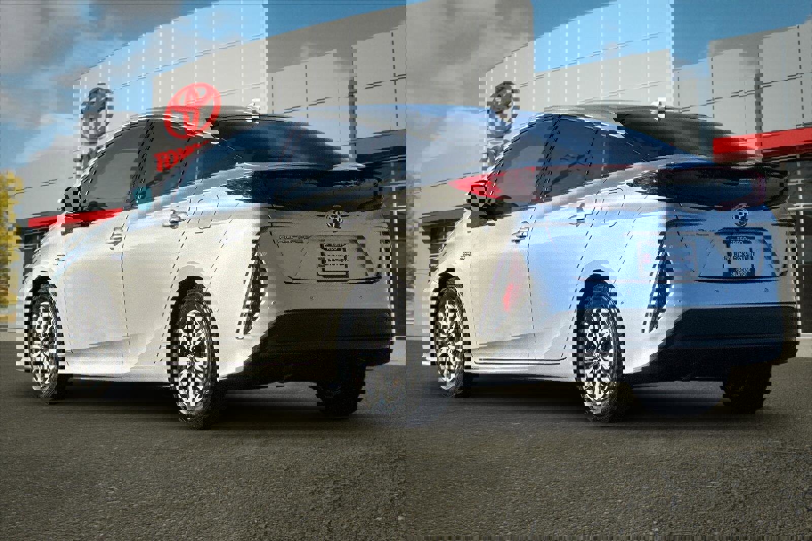 Certified 2019 Toyota Prius Prime Advanced w/ Preferred Accessory Package image 5